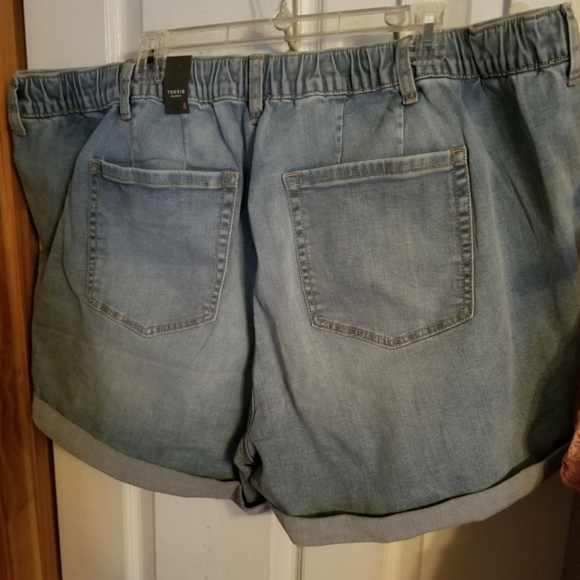 NWT Torrid 3.5" Weekend Denim Shorts - Picture 7 of 9
